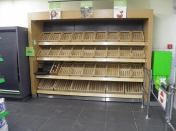 kaupluse riiul nahktooted kotid